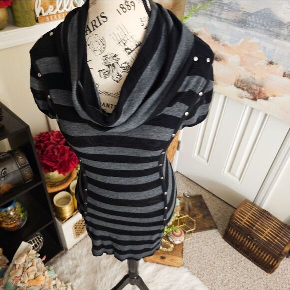 Y2K Papaya Rayon Striped Studded Sexy Crowl Neck Top. - Picture 2 of 15